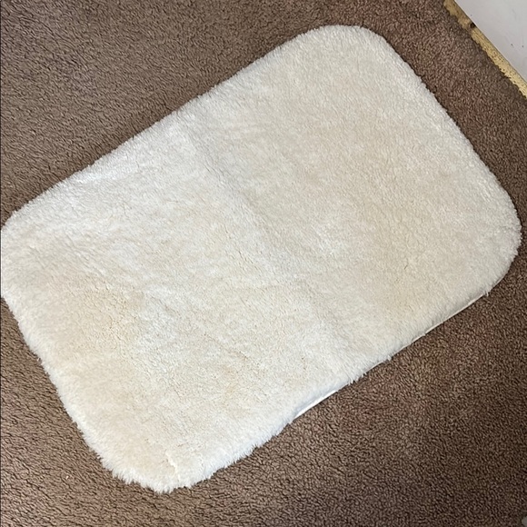 Soft White Rectangular small rug - Picture 1 of 2